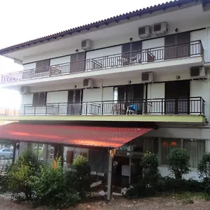 https://chris-apartments.hotelschalkidiki.net